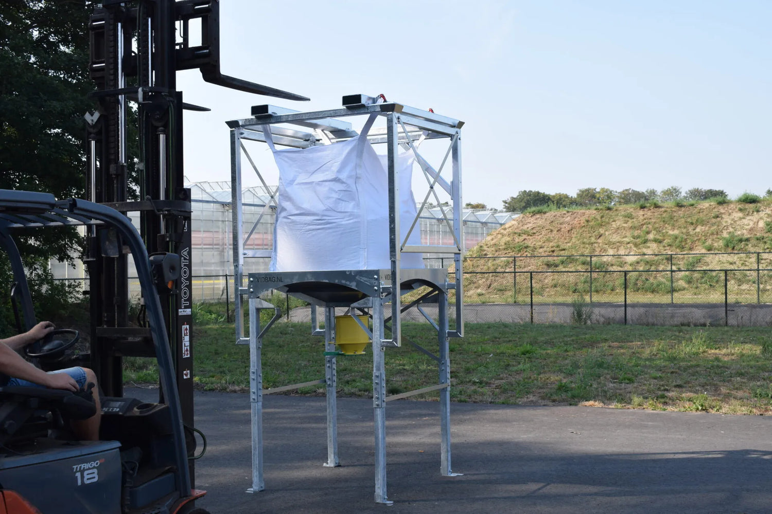 Modulo HI® big bag unloading station; funnel